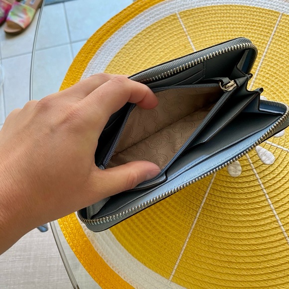 Michael Kors wallet/wristlet - Picture 5 of 5